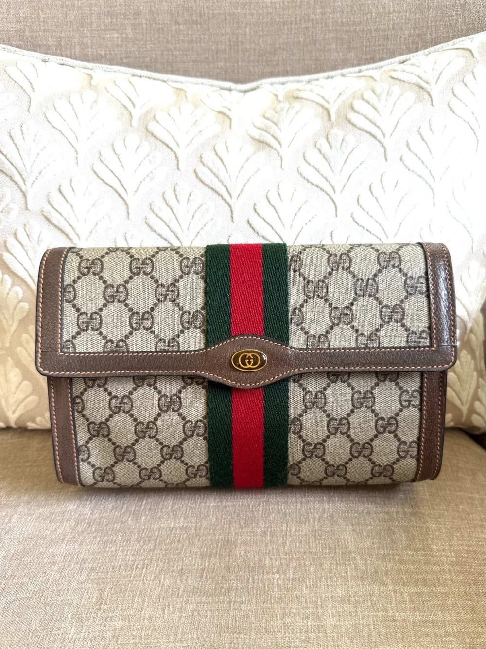 Authentic Gucci brown monogram supreme canvas clutch bag red green accents
